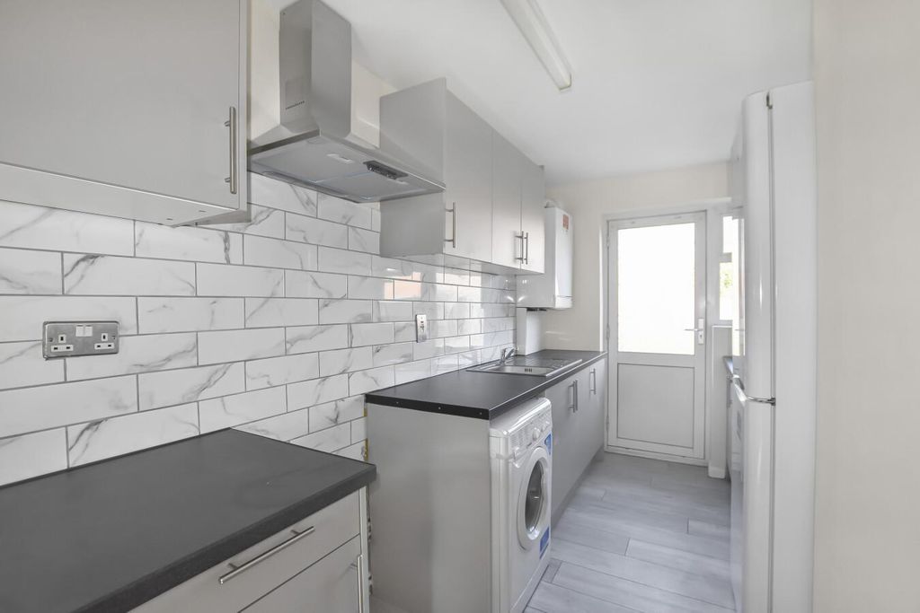 Property photo 2 of 8 6.Jpg