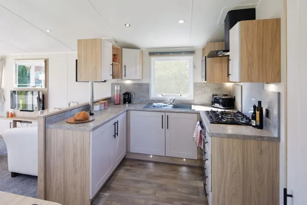 Property photo 3 of 7 Willerby Manor 4.Jpg