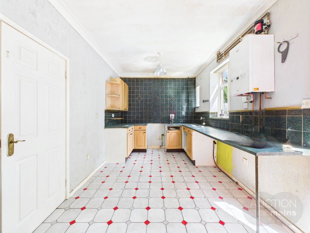 Property photo 2 of 10 Kitchen