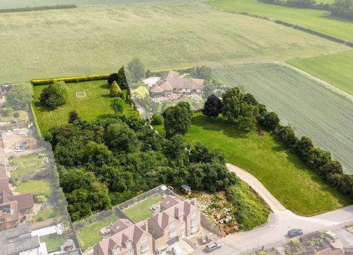 Property photo 1 of 6