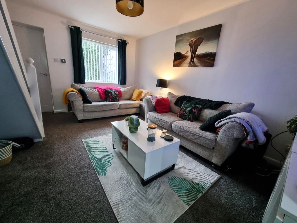 Property photo 2 of 20 Lounge