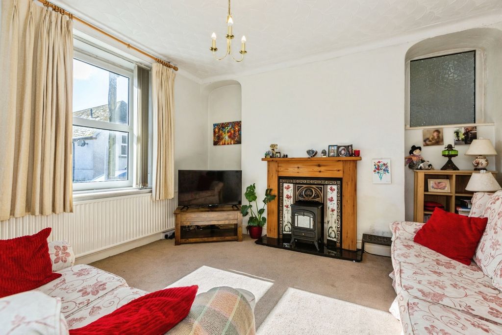 Property photo 2 of 17 Photo