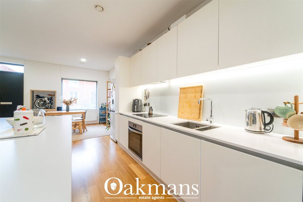 Property photo 2 of 32 Picture No. 10