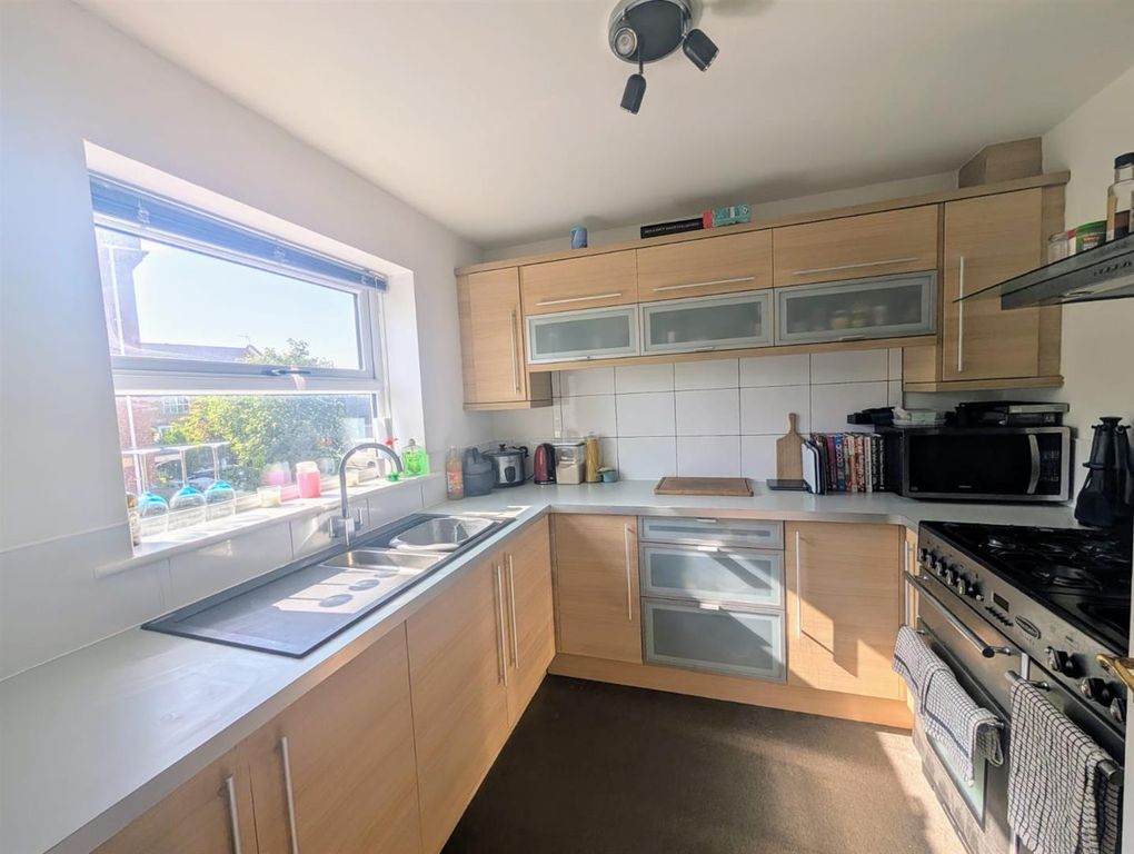 Property photo 2 of 14 1000055001.Jpg