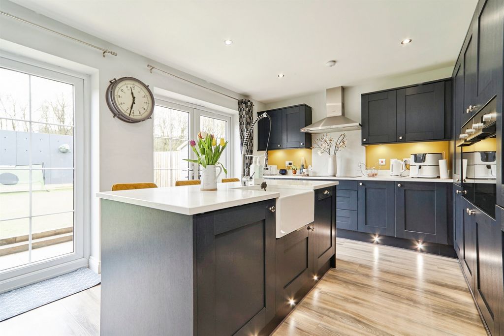 Property photo 3 of 23