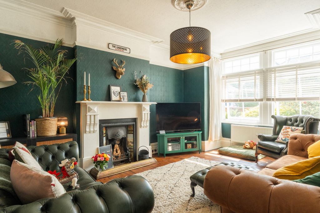 Property photo 2 of 39 St Julians Avenue-10