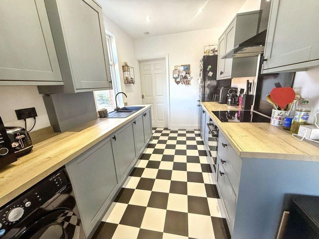 Property photo 2 of 14 2381467_W1048_H786.Jpg