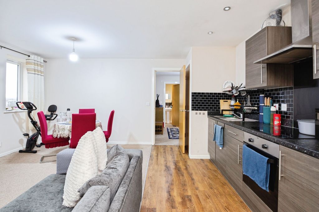 Property photo 3 of 11 Image 2