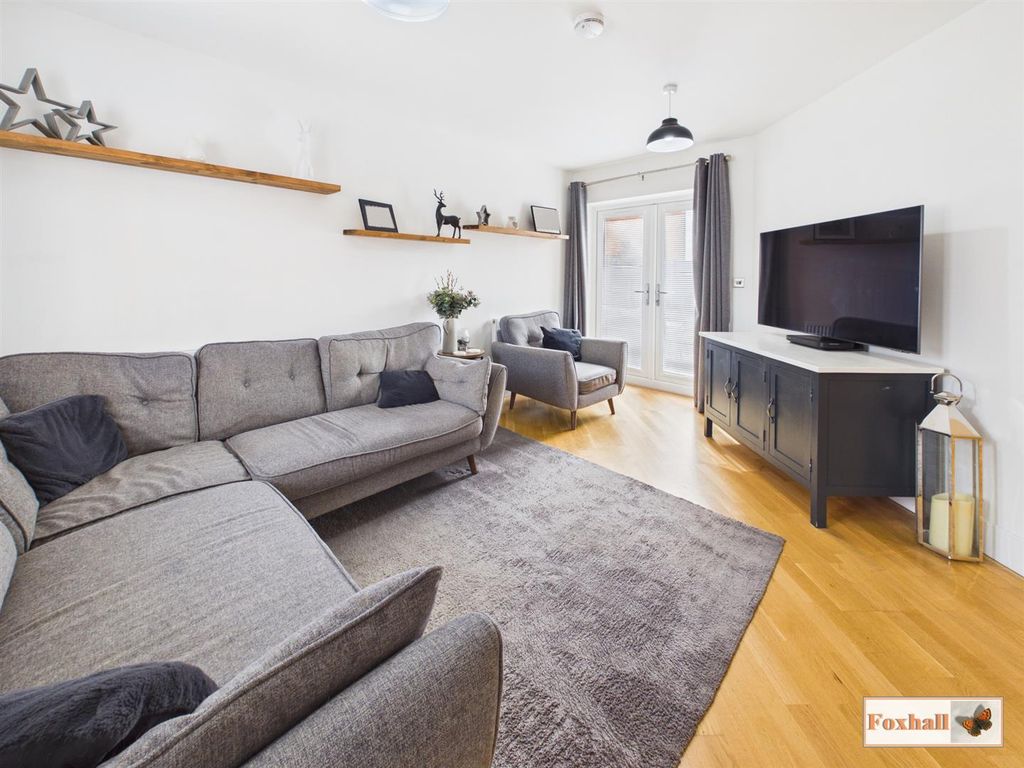 Property photo 3 of 25 Lounge