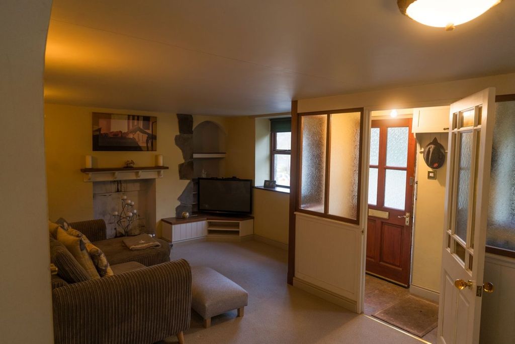 Property photo 3 of 24