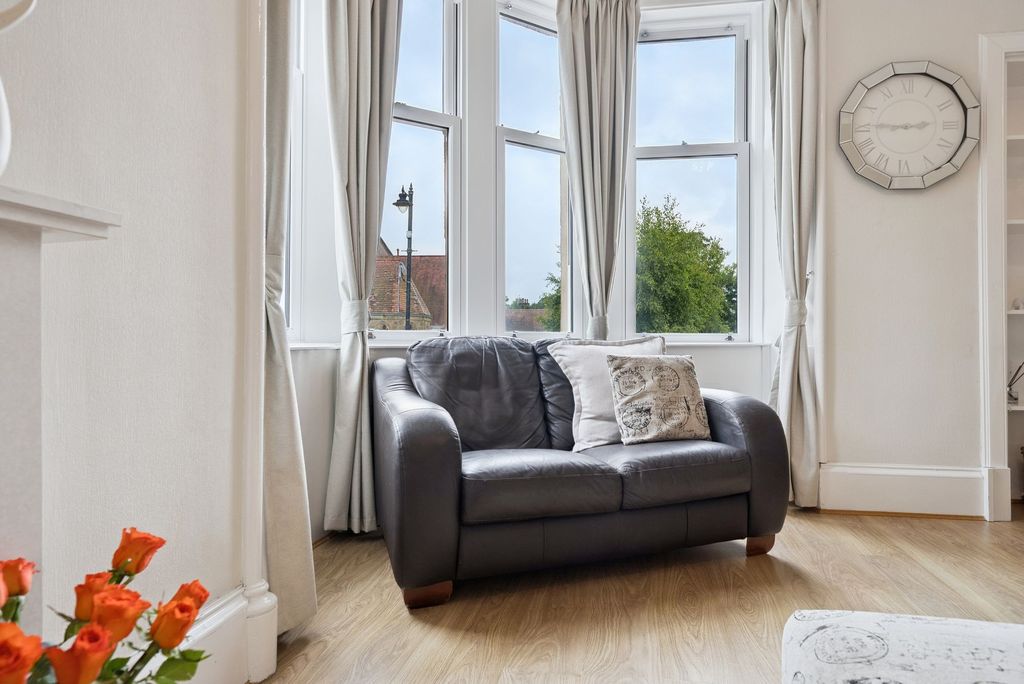 2 bed flat for saleDrymen Road, Bearsden G61 photo 5