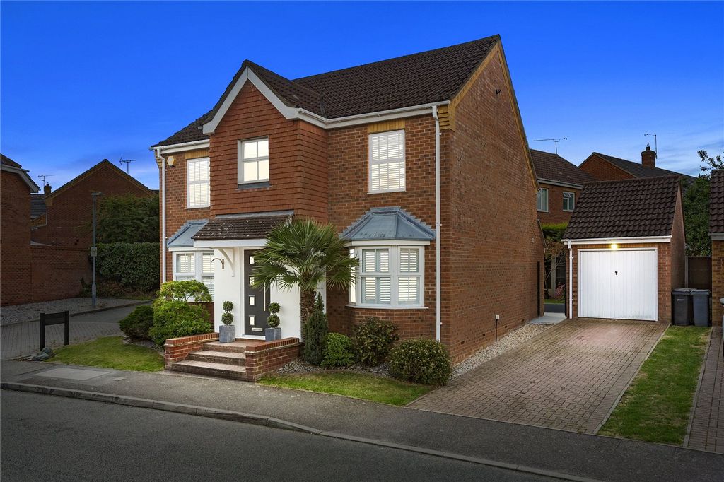 Property photo 1 of 20 Dusk
