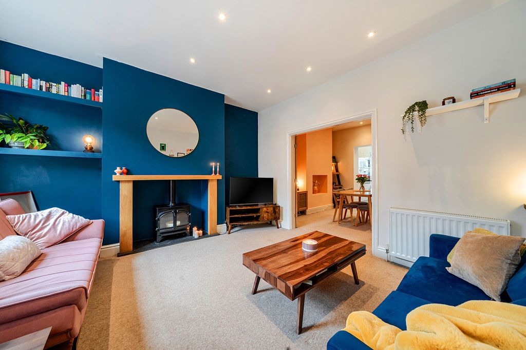 Property photo 1 of 33