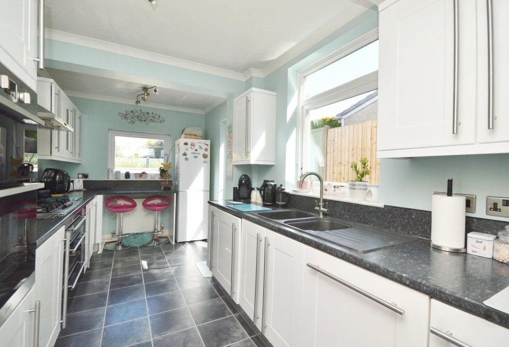Property photo 3 of 23 Kitchen