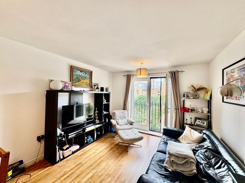 Property photo 1 of 11 Image