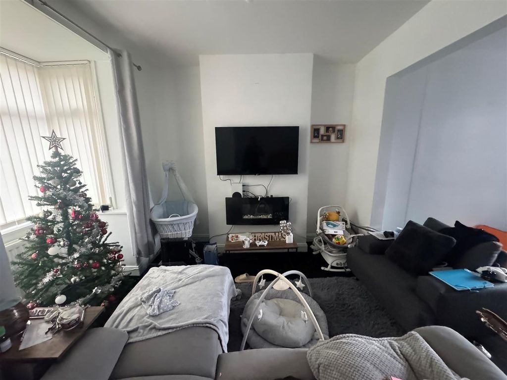 Property photo 2 of 5 Lounge Angle 1.Jpg