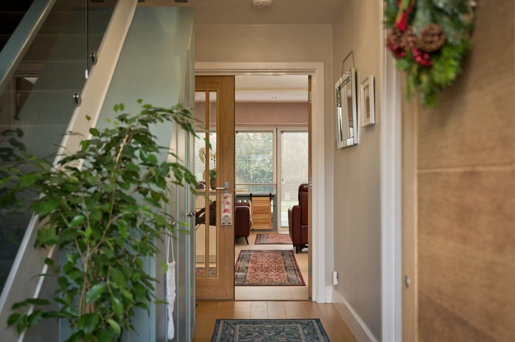 Property photo 3 of 25 Entrance Hall