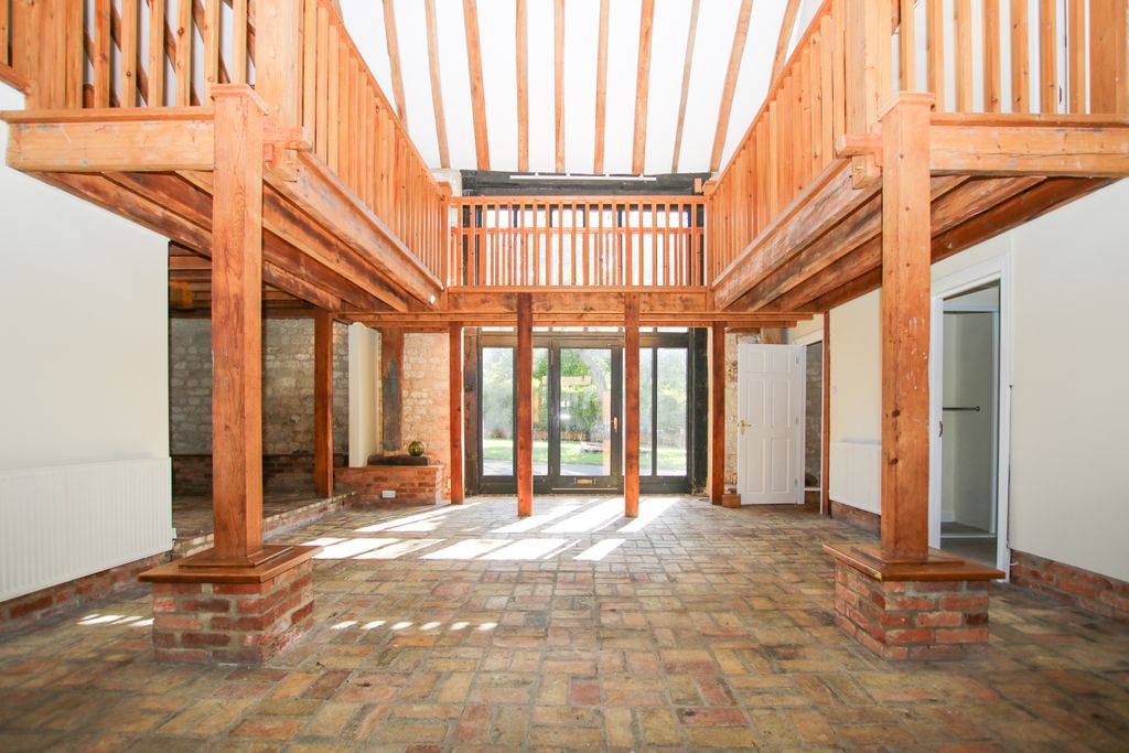 Property photo 2 of 26
