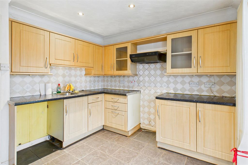 Property photo 2 of 12 Kitchen