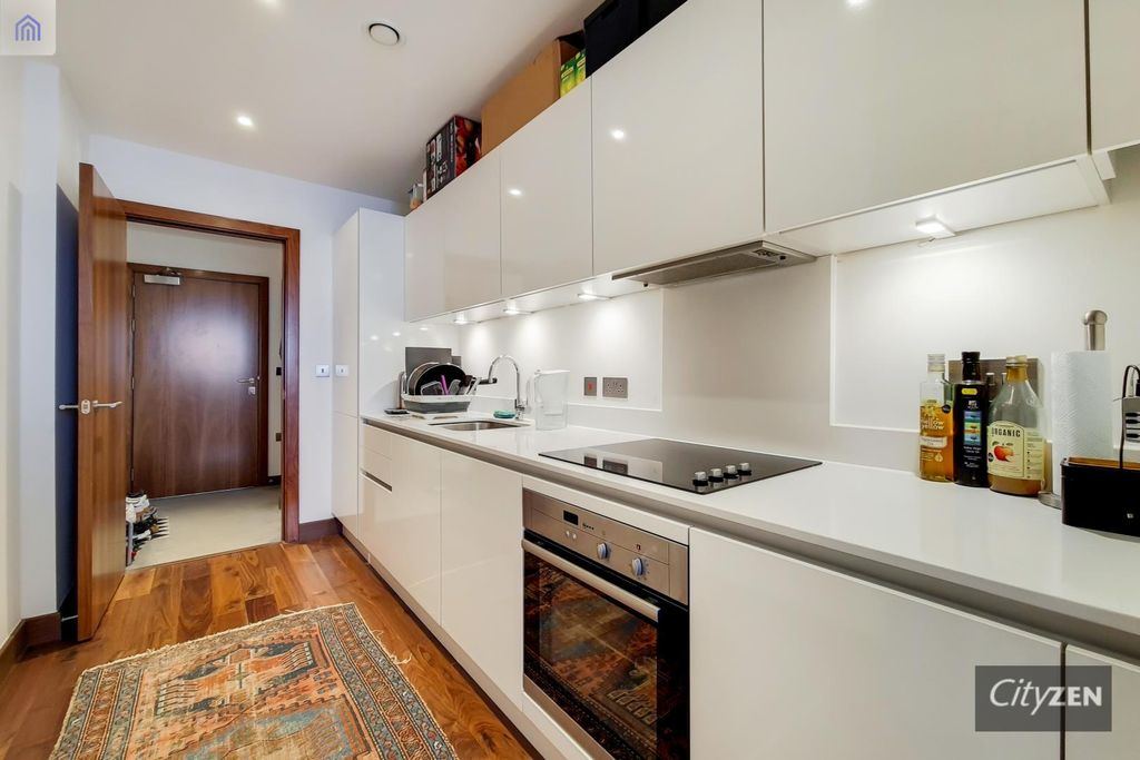 Property photo 2 of 11 Kitchen