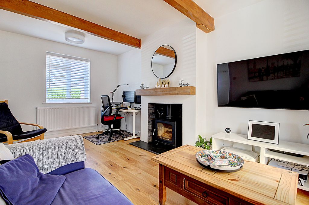 Property photo 3 of 16 Lounge