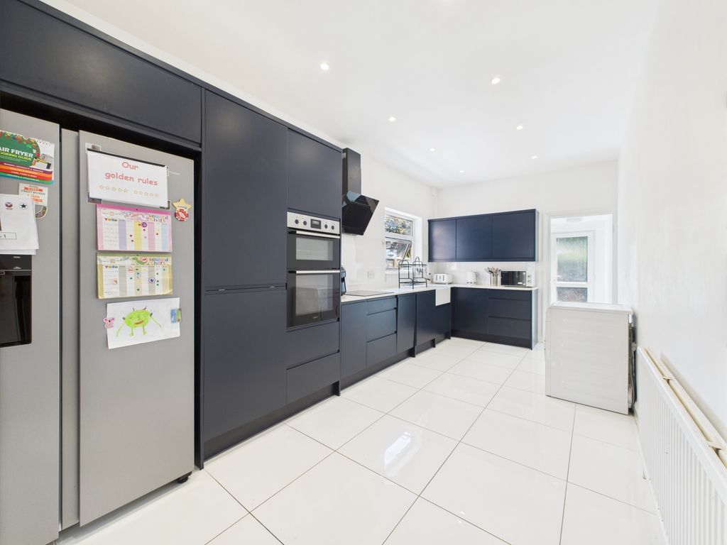 Property photo 2 of 14 Kitchen