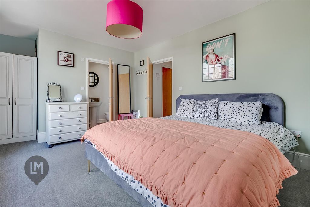 Property photo 2 of 7 Bedroom