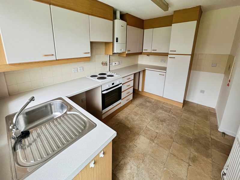 Property photo 3 of 11 Kitchen