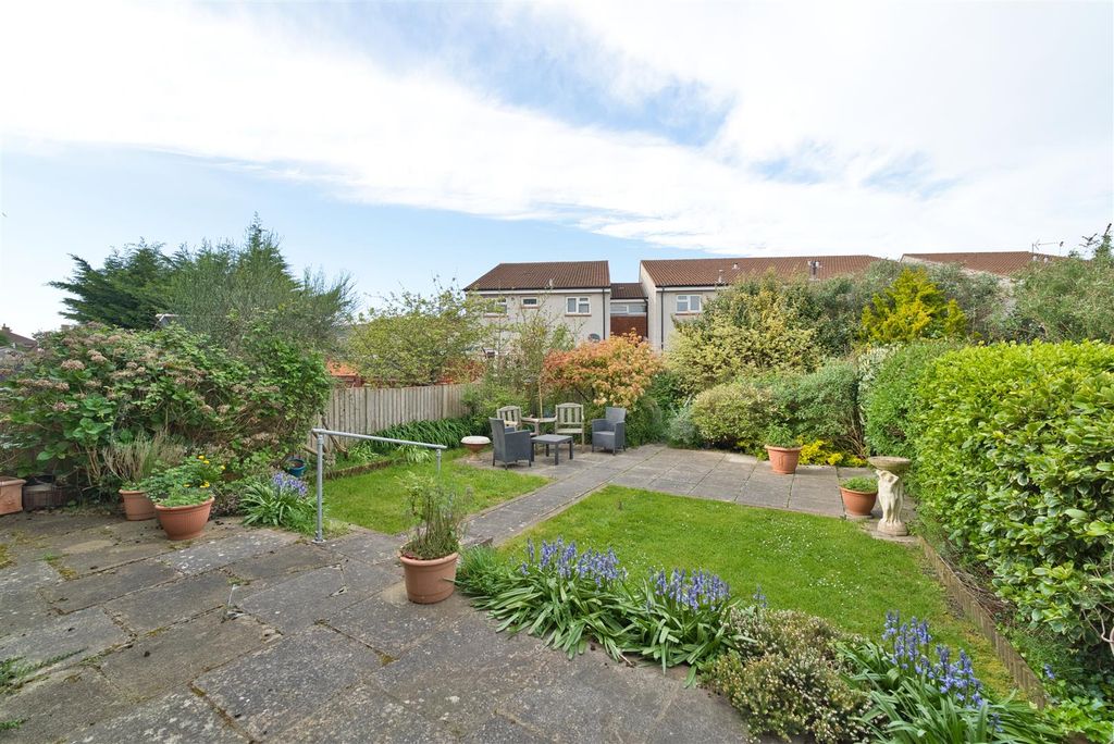 Property photo 2 of 16 Garden