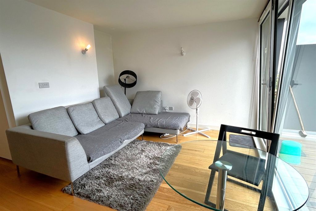 Property photo 1 of 11 (Main)