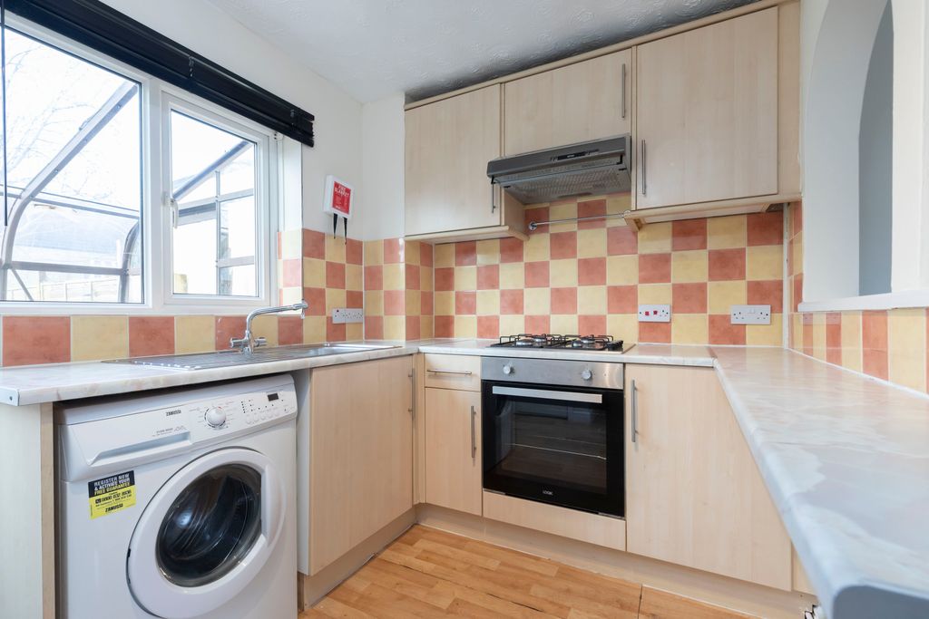 Property photo 2 of 10 3 Smiths Field-04