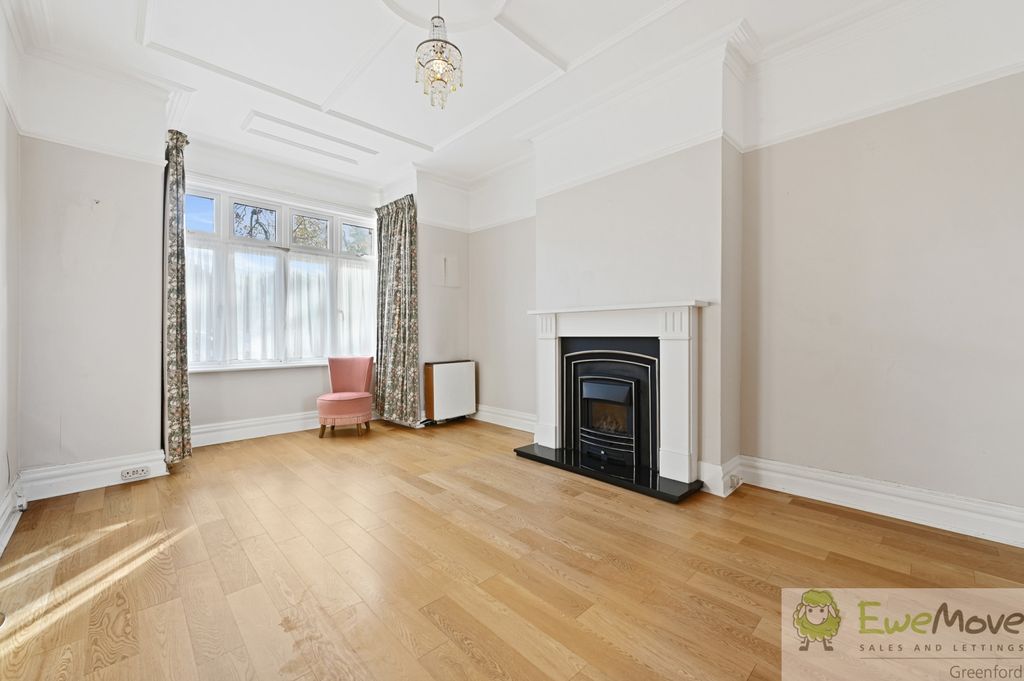 Property photo 3 of 12 Ewe - 120 Meadvale Road - 6 (1)