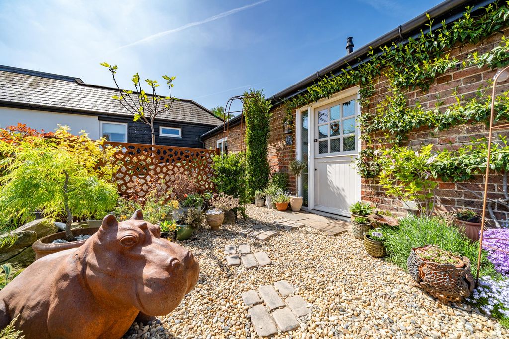 Property photo 1 of 21 17-Main-Road-North-01334