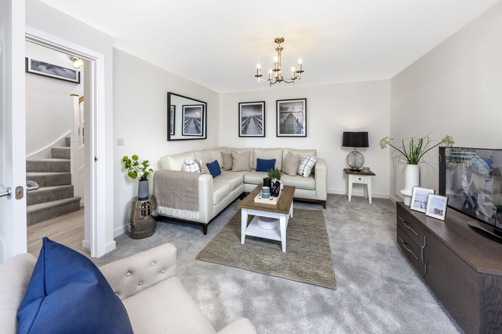Property photo 3 of 8 Hurst Linmere Lounge