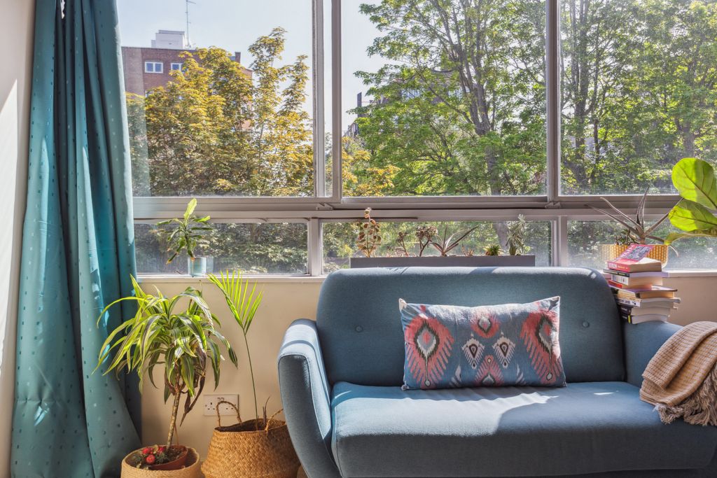 Property photo 3 of 6 70914 Flat 32 11