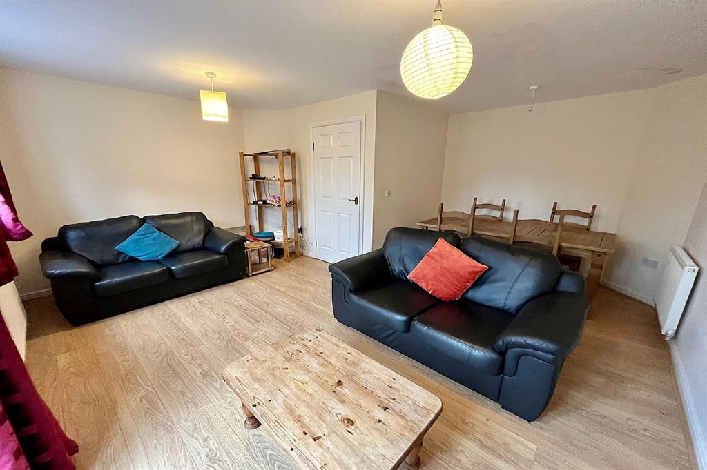 Property photo 2 of 18 Dining Room