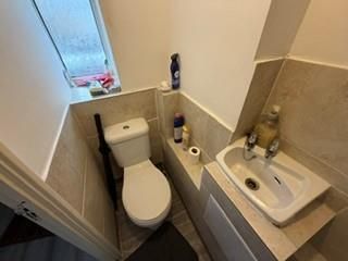Property photo 3 of 6 Venice Bathroom 2.Jpg