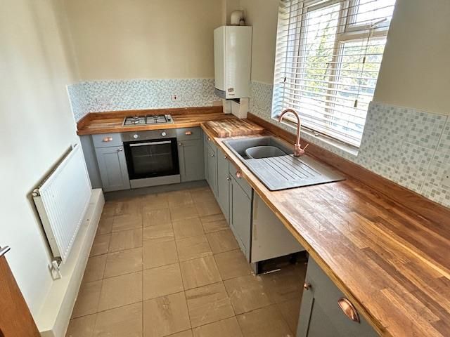 Property photo 2 of 7 Kitchen