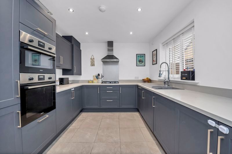 Property photo 2 of 19 Kitchen/Breakfast Room