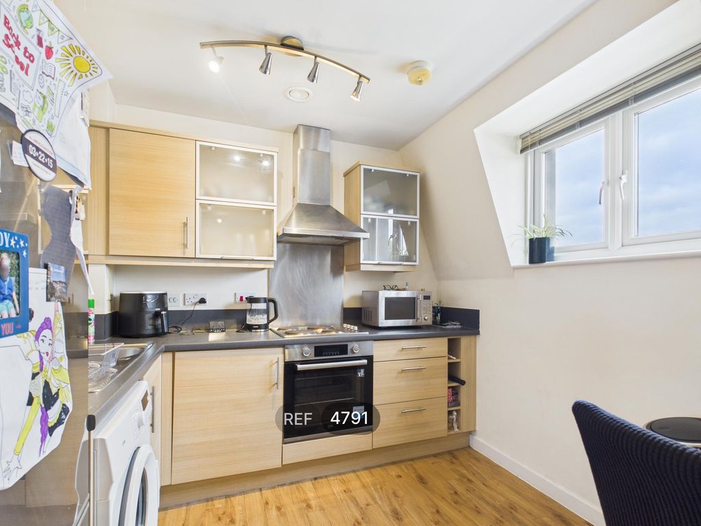 Property photo 2 of 7 Kitchen / Living Area