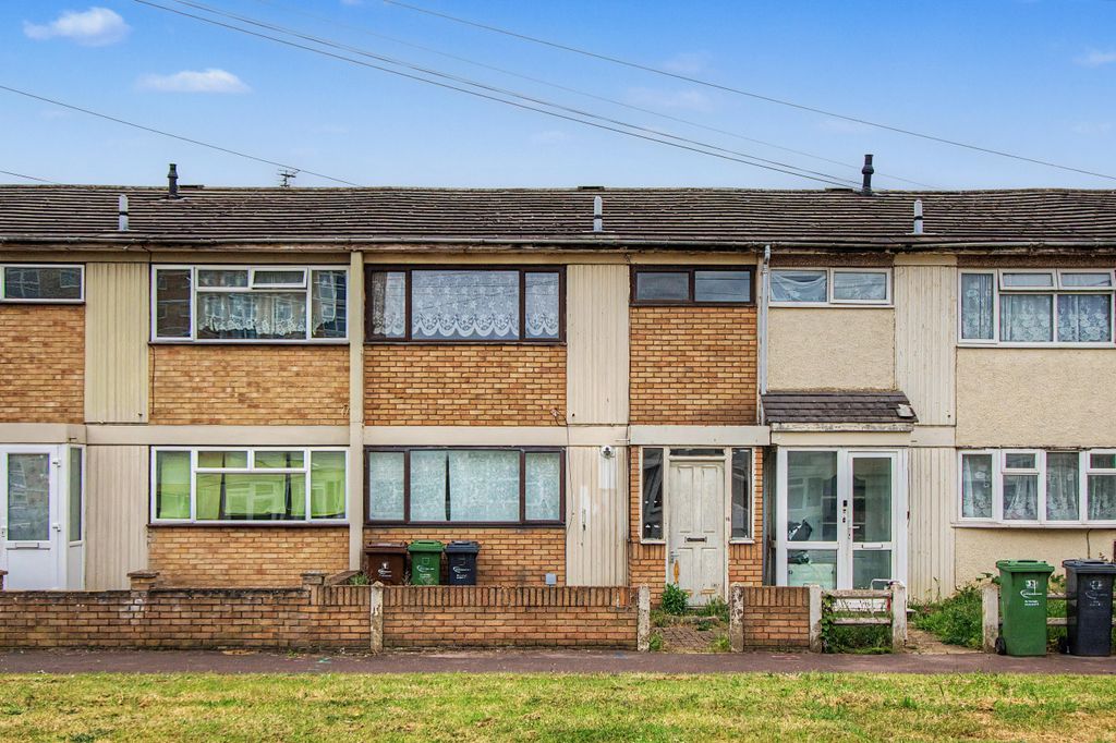 Property photo 1 of 13 31 Bell Farm Avenue, Dagenham, Essex, Rm10 7At
