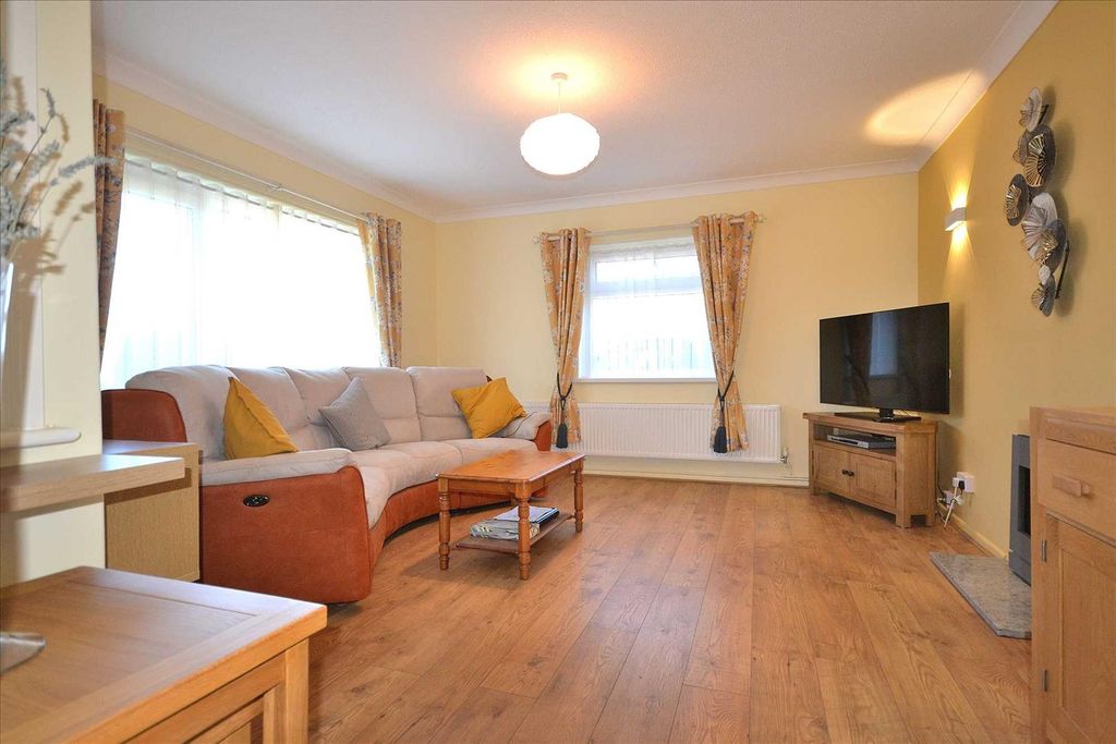 Property photo 3 of 11 Lounge