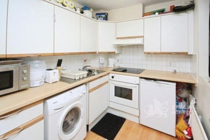 Property photo 3 of 6 Kitchen