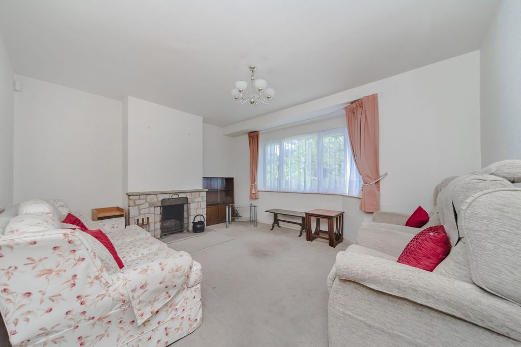 Property photo 2 of 21
