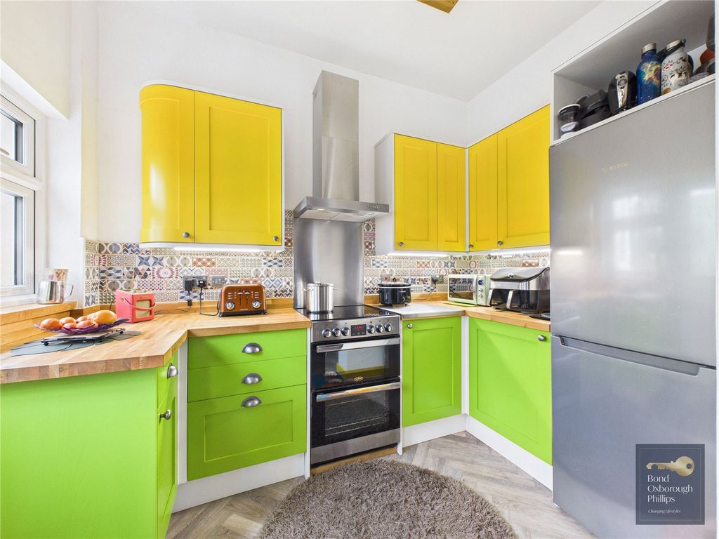 Property photo 3 of 28 Picture No. 02