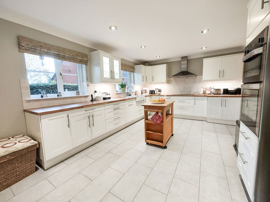 Property photo 2 of 39