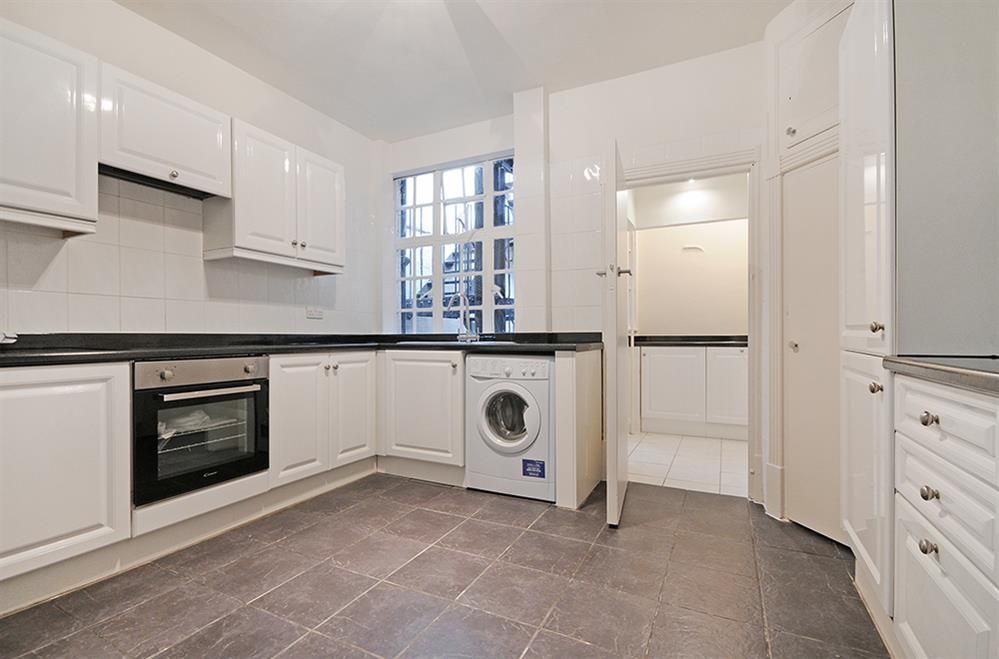 Property photo 1 of 11 Kitchen
