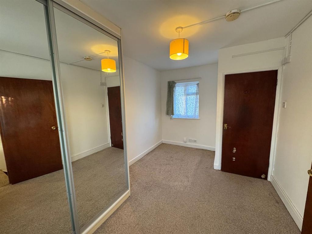 Property photo 2 of 5 1000047361.Jpg