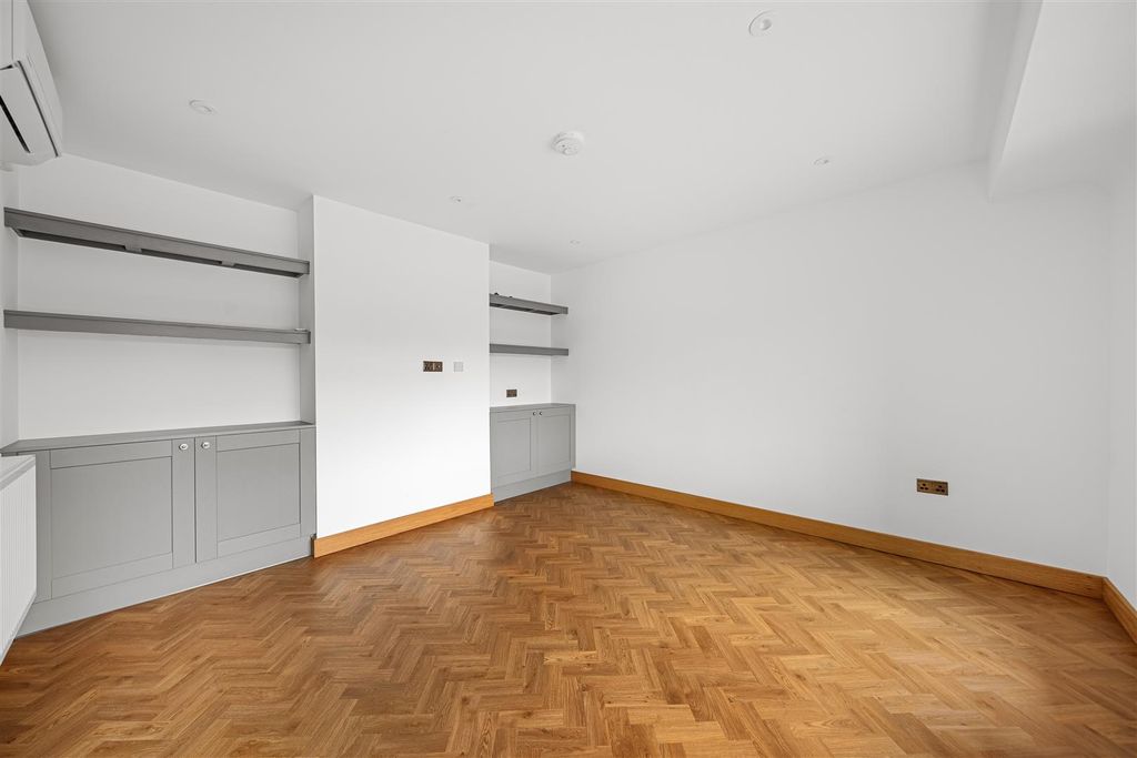 Property photo 2 of 14 Charlton Lane-01.Jpg