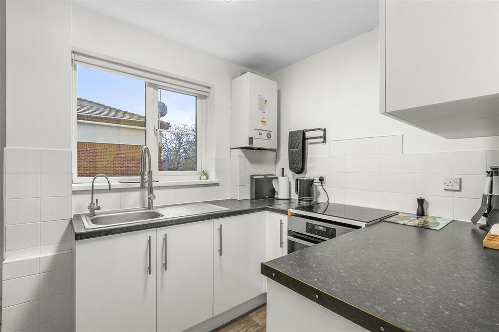 Property photo 3 of 9 Kitchen